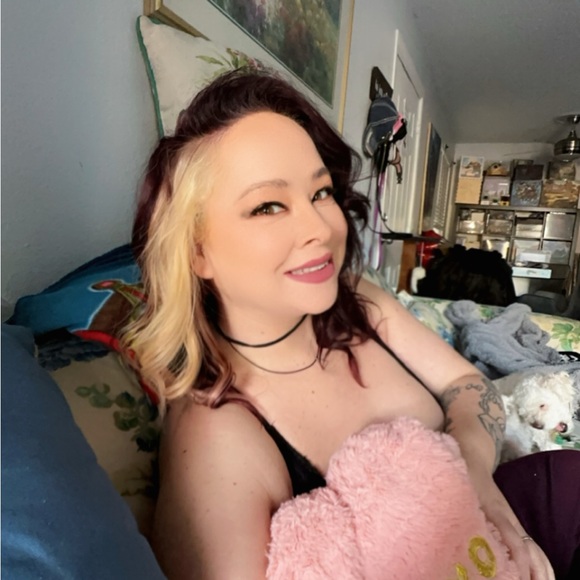 Meet your Posher, Amanda - Picture 3 of 3